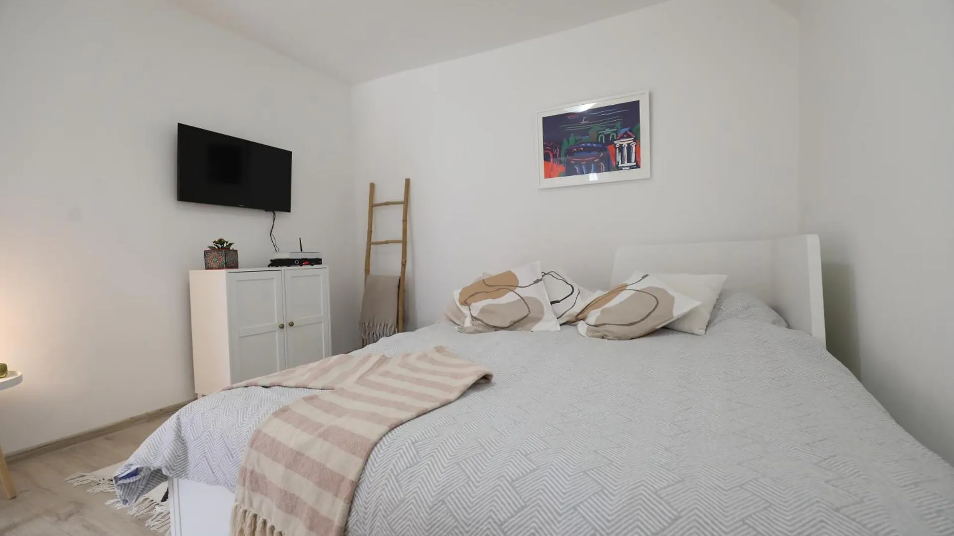 Apartment Mir Pula 0*,  Croatia