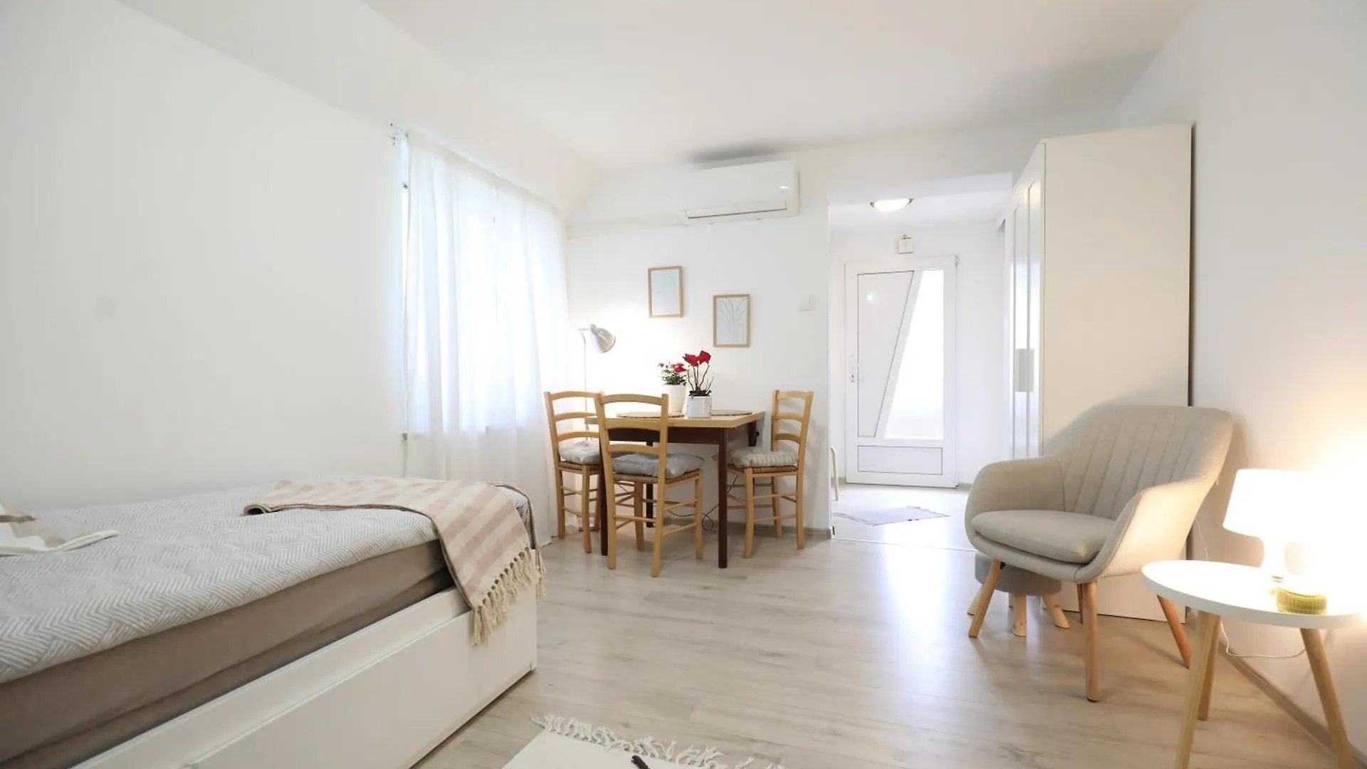 Apartment Mir Pula 0*,